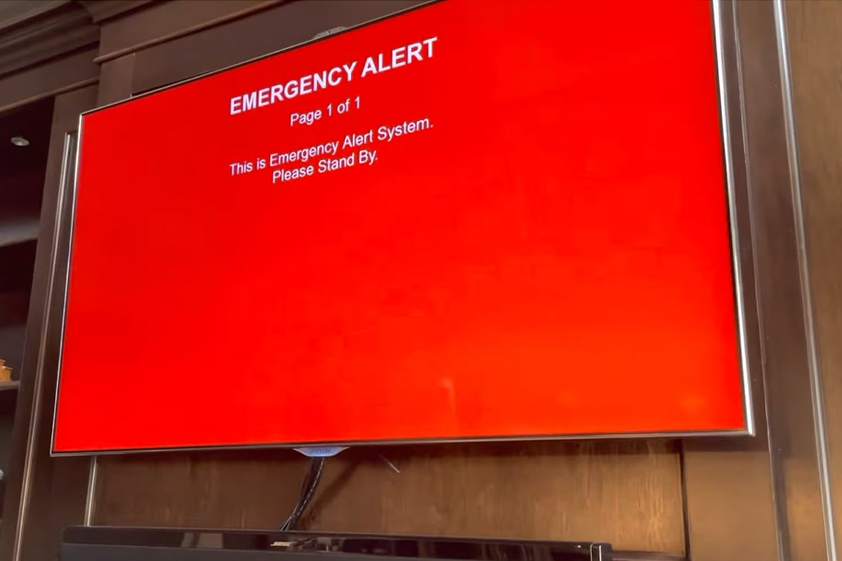 LED display screen for emergency alerts and notifications